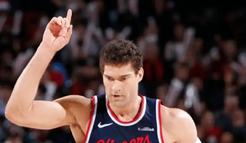 别信什么哈登拯救快船。
 
真正让快船起死回生的，是那个你记不住名字的中锋。开季