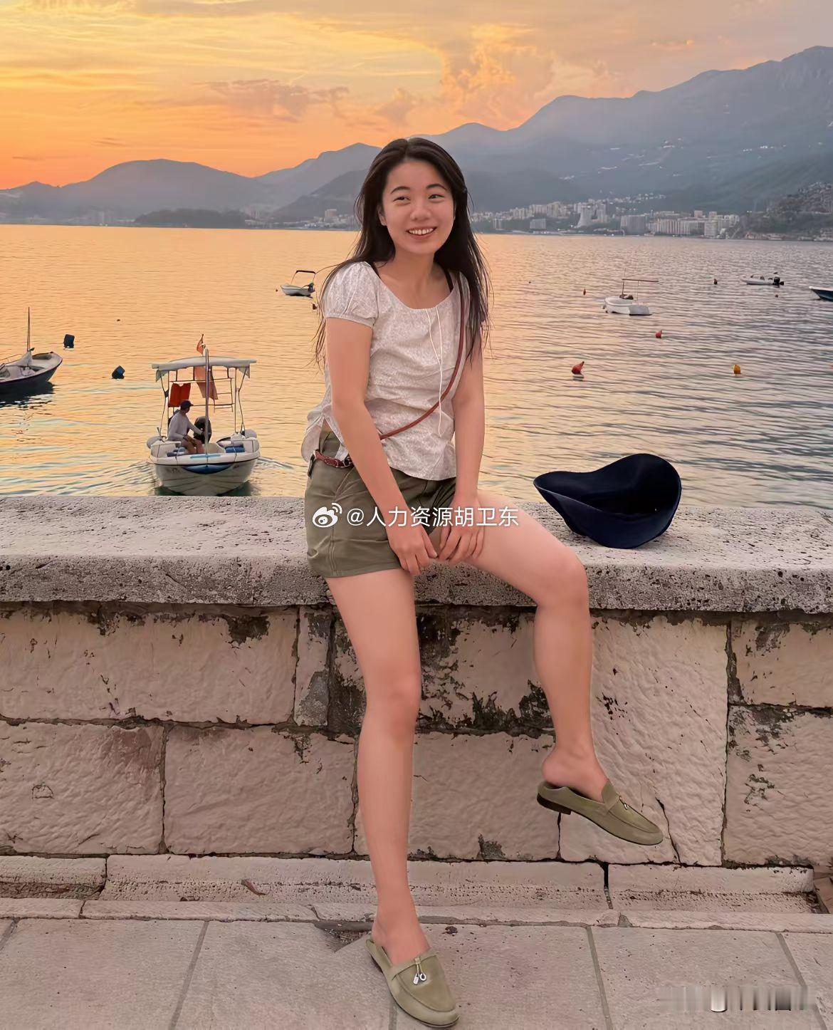 大人把小孩的学费停了！ 
