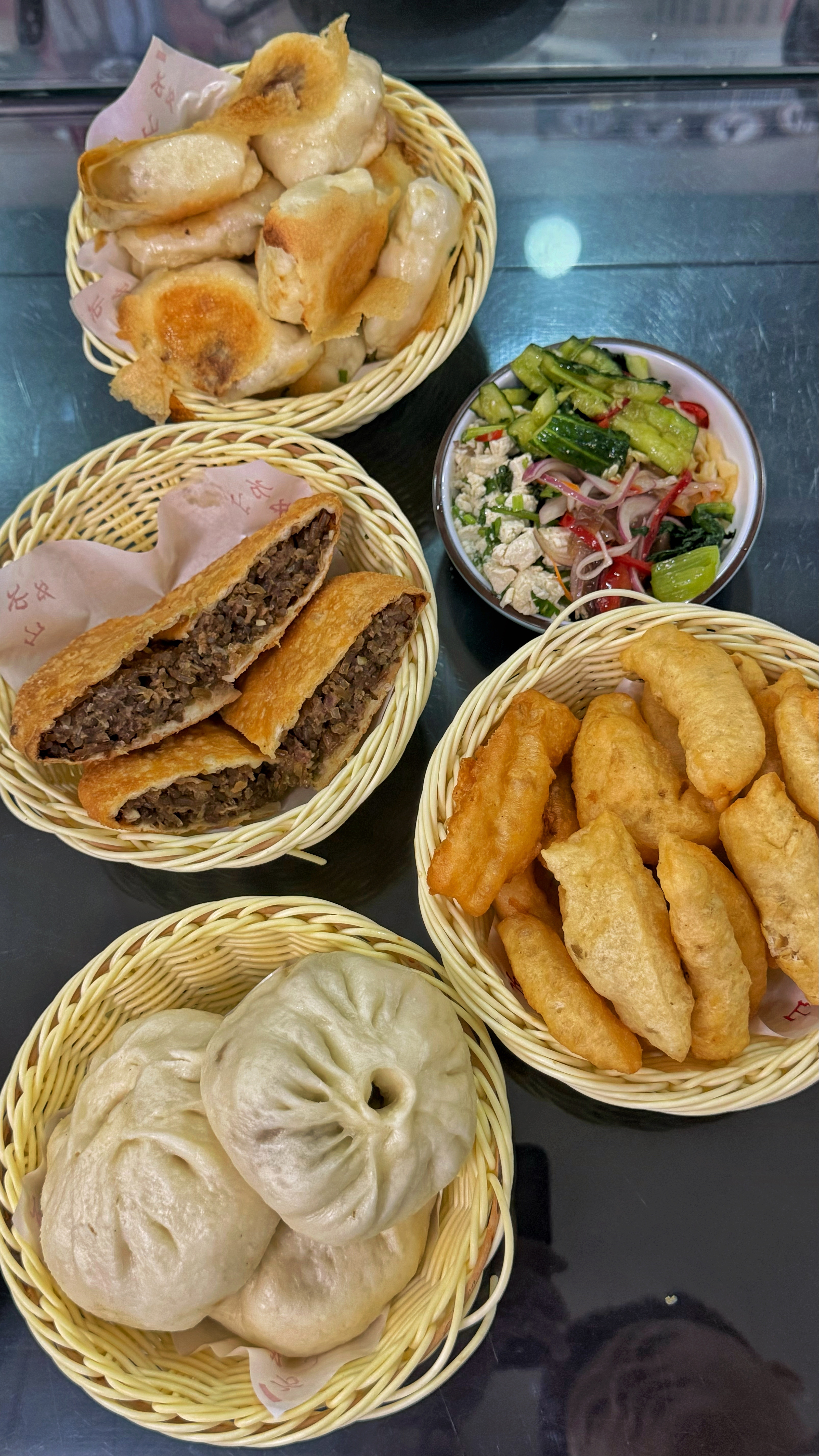新疆的早餐吃个方中山胡辣汤，随后来到塔克拉玛干，这也是我第二次来这片沙漠了，带大