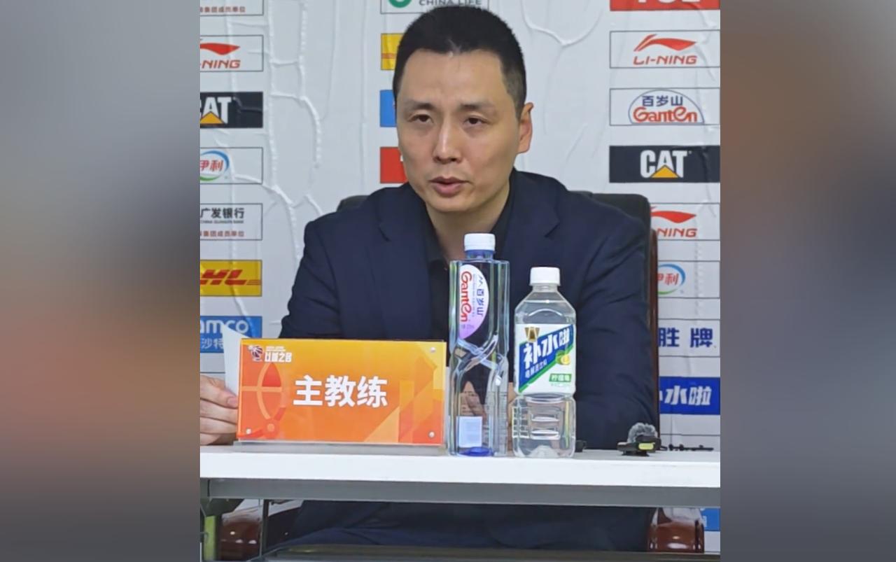 上海男篮放出狠话！

今天下午，上海男篮举办新赛季出征仪式，上海男篮董事长在仪式