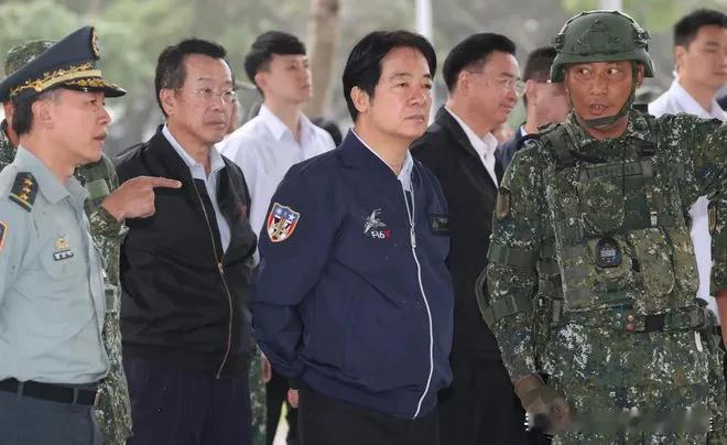 台军“汉光演习”翻车？馆长怒怼：整天演戏不如修路！
 
台风刚过，赖清德政府却忙