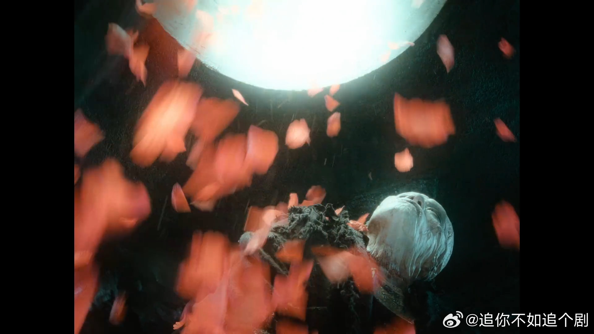 易烊千玺 我最狂野的是演了狂野时代千玺说演毕赣这部戏最狂野？看完预告懂了，这反差