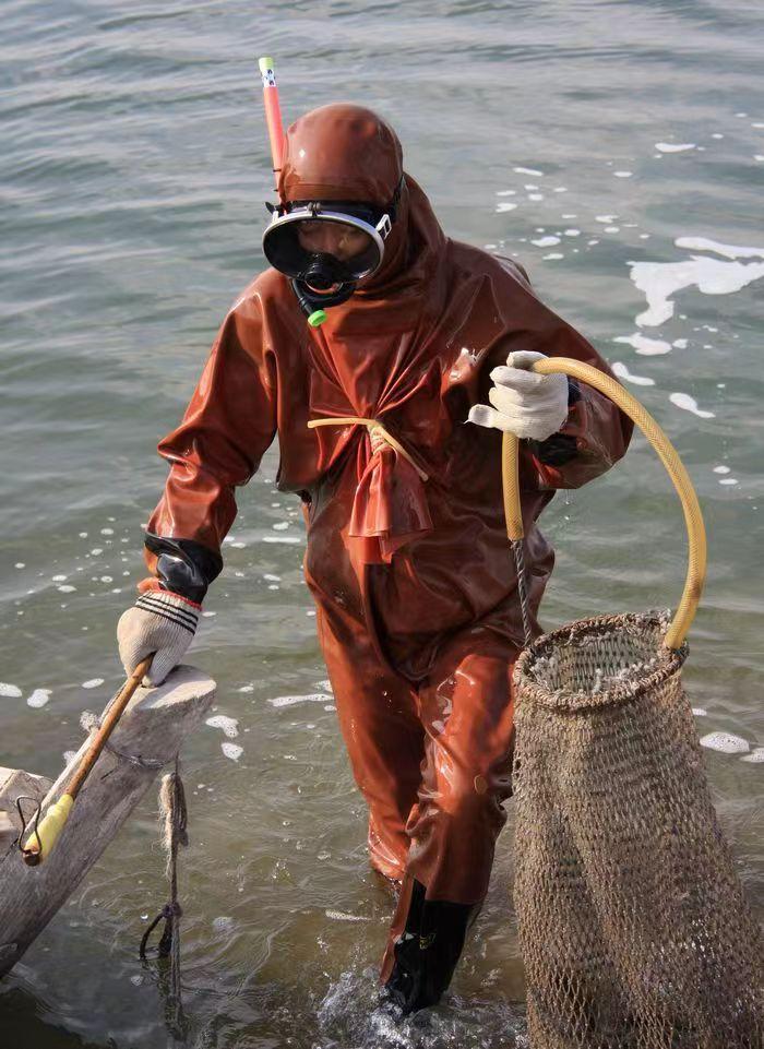 “天理何在！”四川凉山，男子是农民，为了发家致富，他掏空家底承包了一片鱼塘。没想