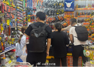 美国买家涌入中国电商平台囤货美国买家的这种行为是可以想象的，中国商品本来就在全球