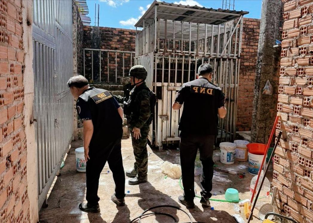 刚刚看到一个新闻，气得我手抖……
柬埔寨赌场里，关的不是人，是狮子！ 😤

 