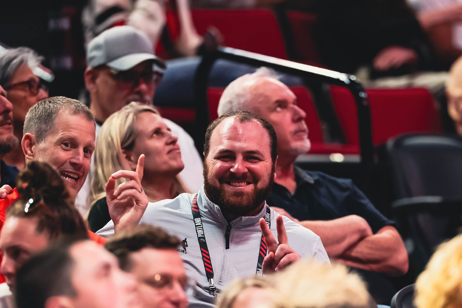 波特兰开拓者 今日现场小惊喜，发展联盟主教练来了，快去跟斯普利特说说，怎么用好杨