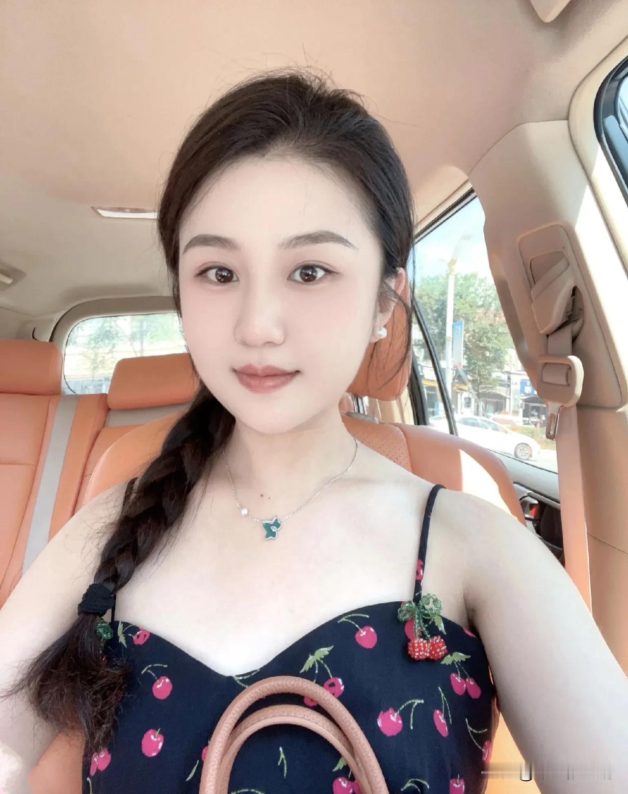 她若早生300年，康熙不会下江南。她若早生800年，唐王不会爱玉环。她若早生10