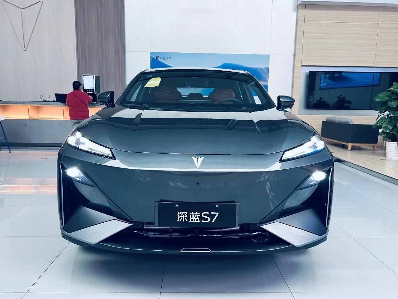 在静音表现上，原力智能增程采用NVH智能平衡策略、啸叫变频主动控制技术、全工况低