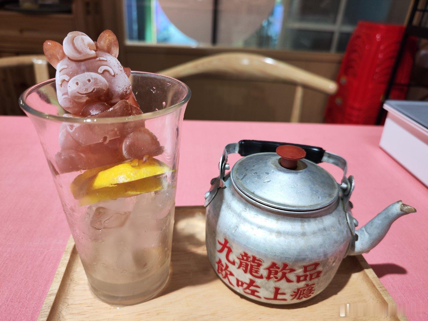 立秋之茶，是可可爱爱的省煲柠檬茶！中山五路五月花侧边新开的九龙冰室，细细间，装修