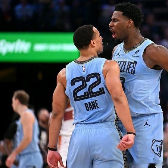 《官宣达成7换4！NBA历史最大交易特例诞生！再见了，3J》北京时间2月4日，犹