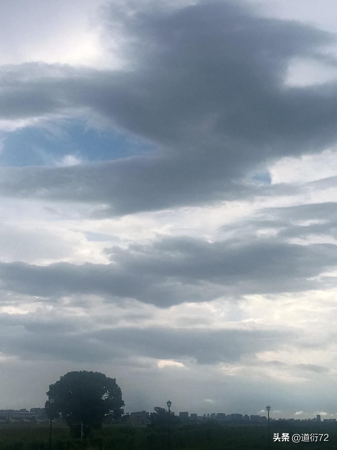 整片宁波老外滩，是宁波一百七十多年前开埠的前沿阵地与鲜活见证。尤其那座毫不起眼的