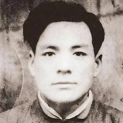 1943年，山东泰安一位老汉偷袭了臭名昭著的大汉奸，将他砸个半死，谁料，却阴差阳