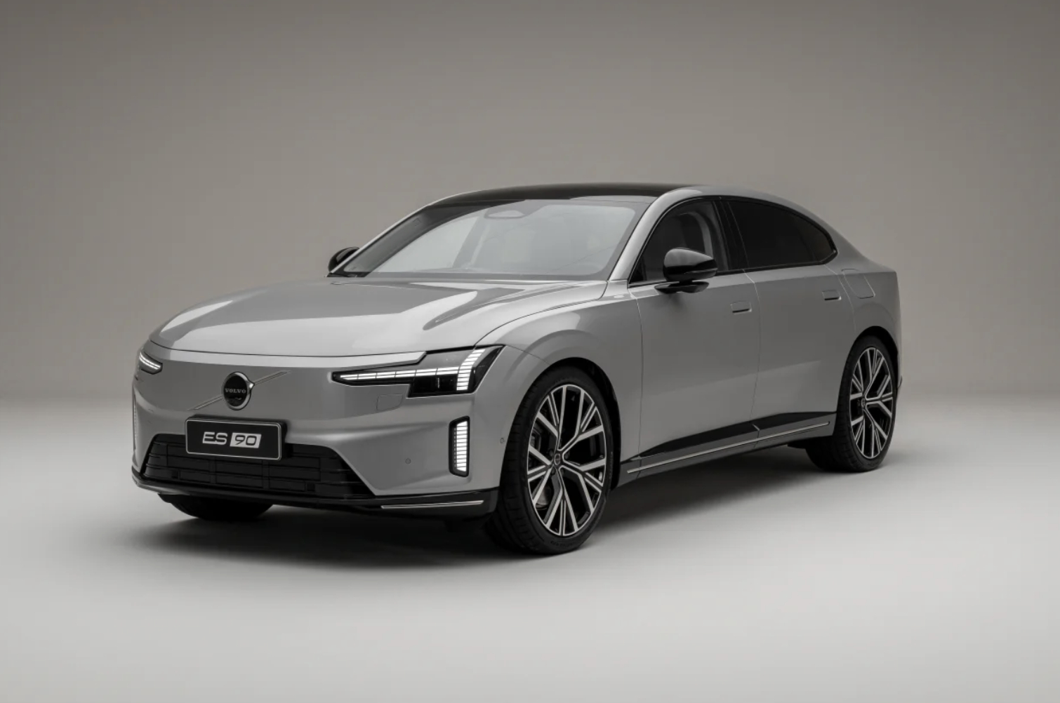 沃尔沃纯电双旗舰开启预售 北欧老钱味来了。很多人觉得，在大家都卷屏幕、卷彩电的时