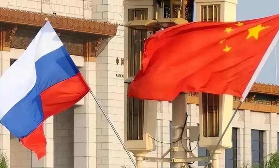 说实话，俄罗斯的“死穴”就是中国。2022年俄乌战争爆发时，整个西方齐心协力，对