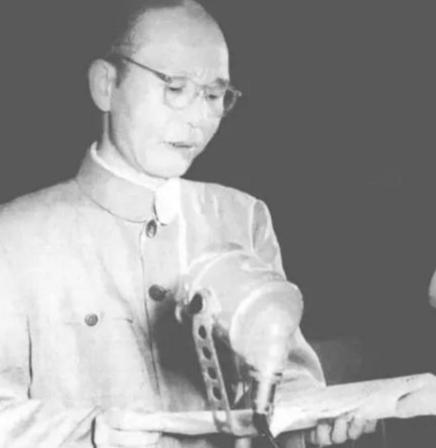 1959年，省部级干部周小舟，被调到浏阳县大瑶公社当副书记。有人找到他，劝他低头