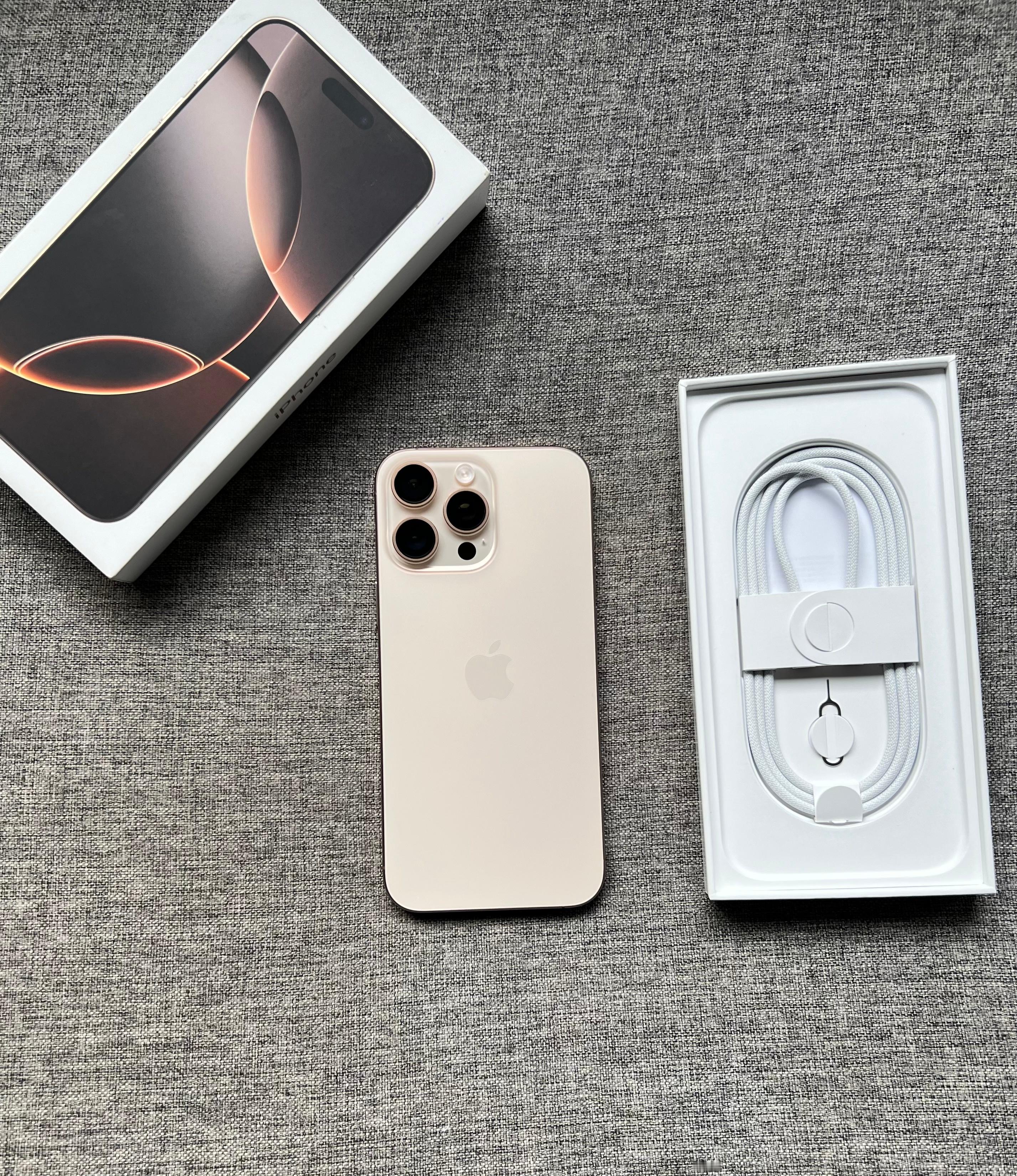 国行iPhone16 Pro Max 1TB沙漠色，99新全套，电池效率95，带