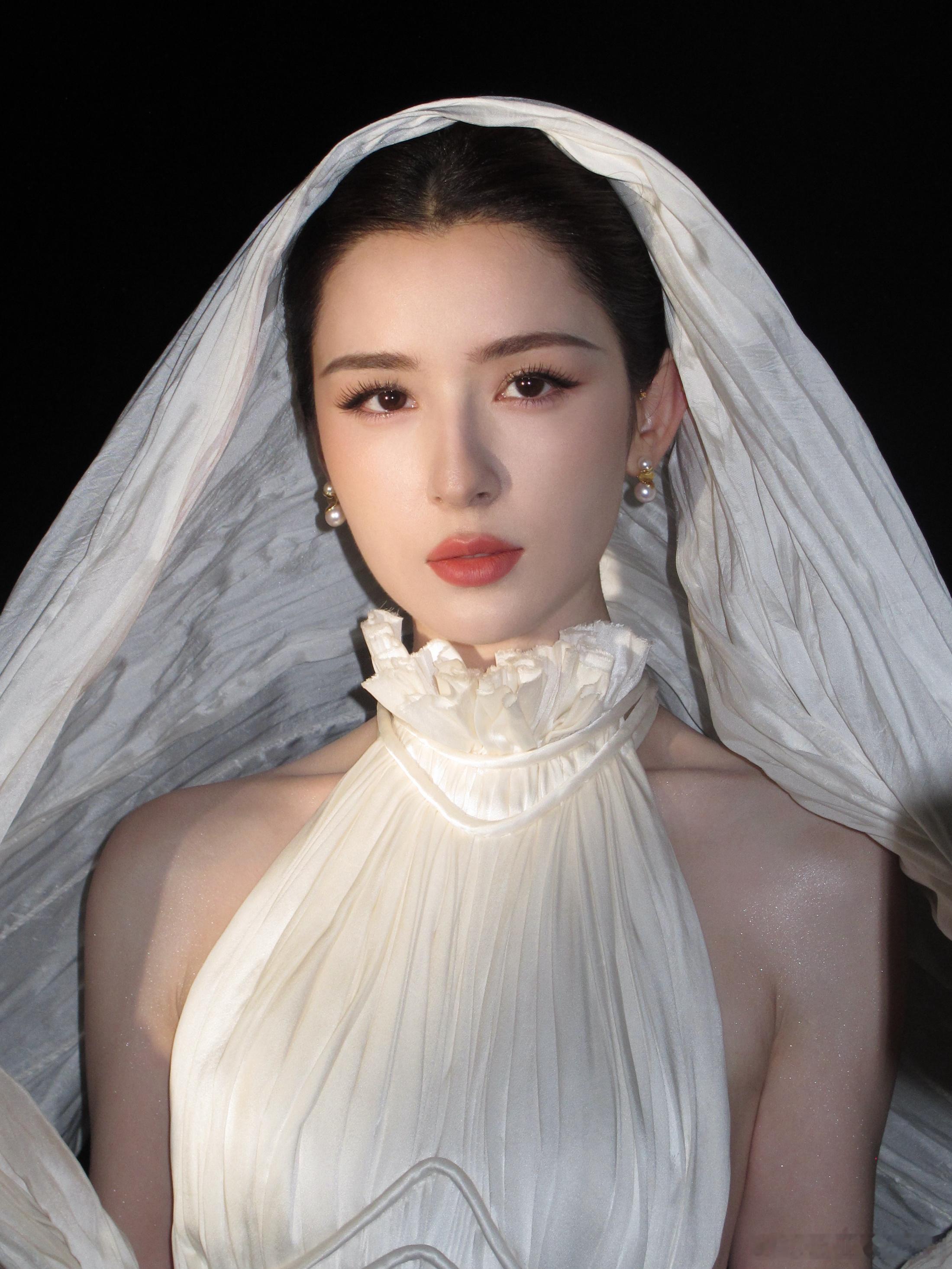 今日给哈妮克孜 化的珍珠圣女妆化妆：王亚飞哈妮克孜春日尝新妆美丽觉醒计划大师出妆