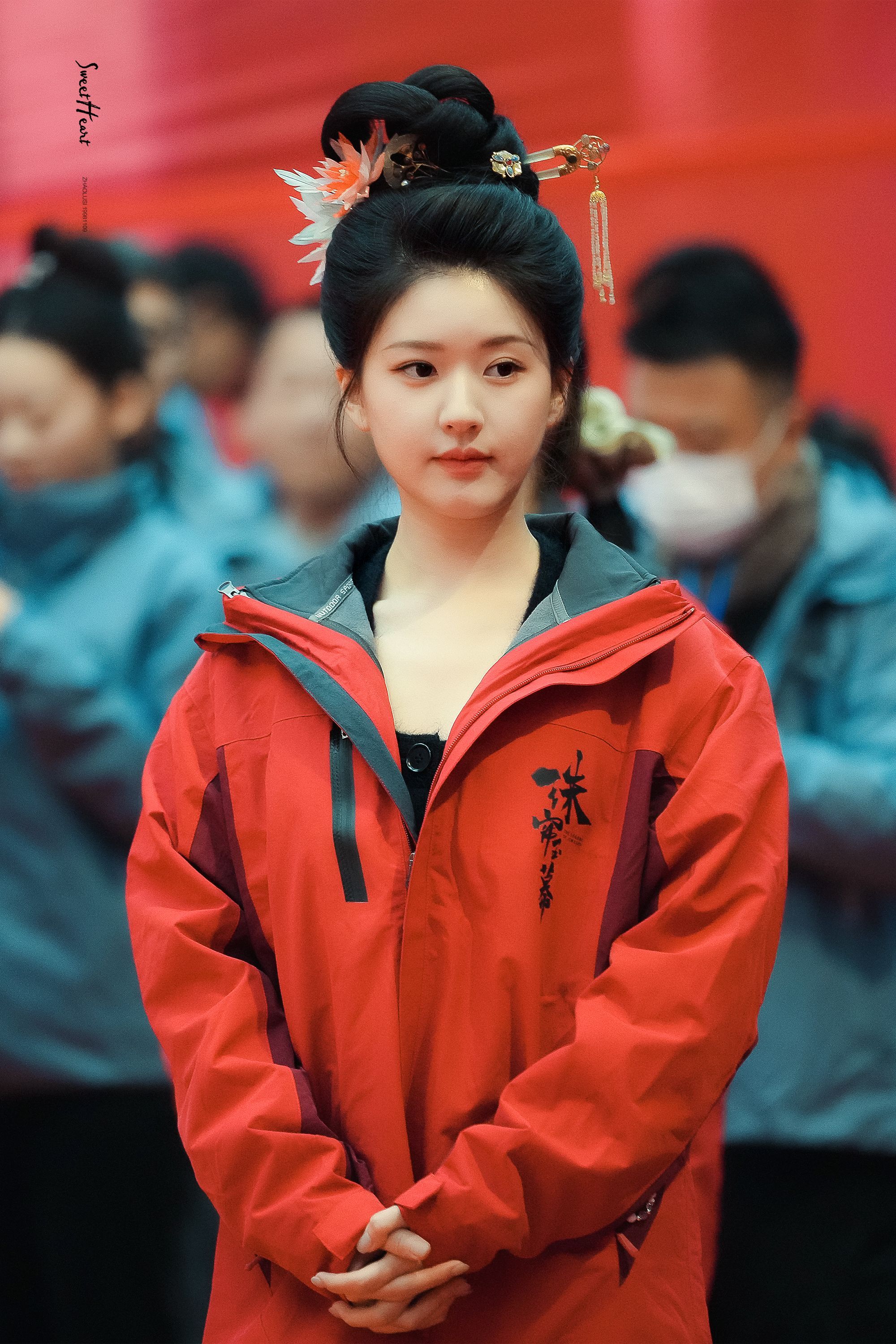 #赵露思[超话]#[兔子]#赵露思苏幕遮# 开机咯[抱一抱]​​​