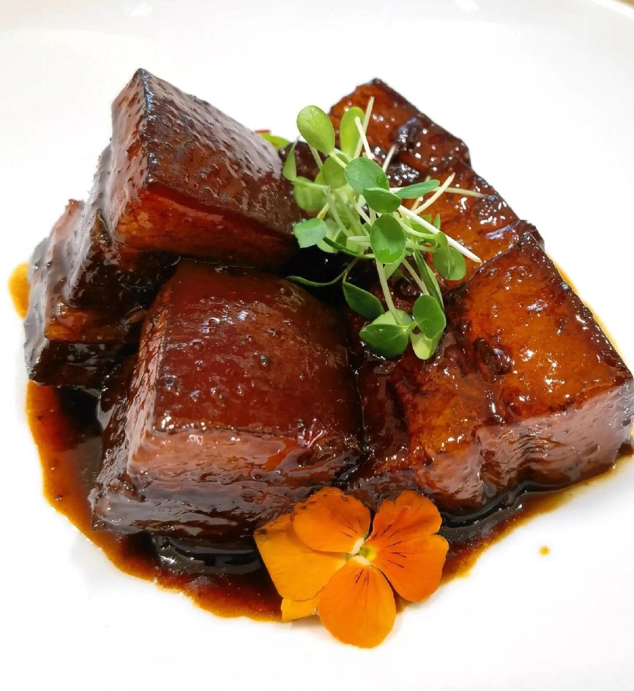 【心急吃不上好肉】

一块上好的五花肉，如果你丢进锅里，小火慢炖，盖上锅盖，时间