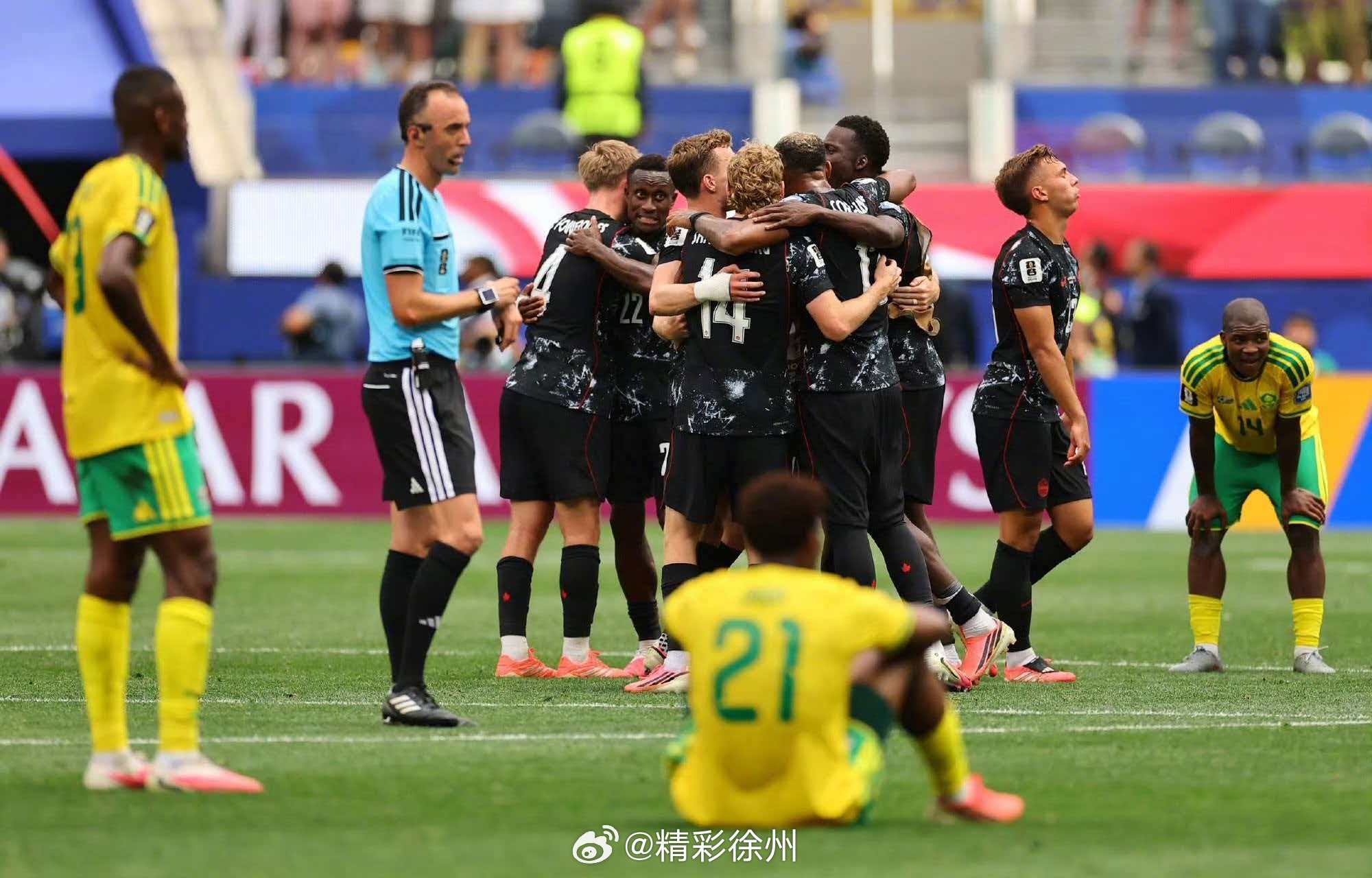 加拿大世界杯首个16强本届美加墨世界杯淘汰赛拉开帷幕，加拿大1:0绝杀南非，成为