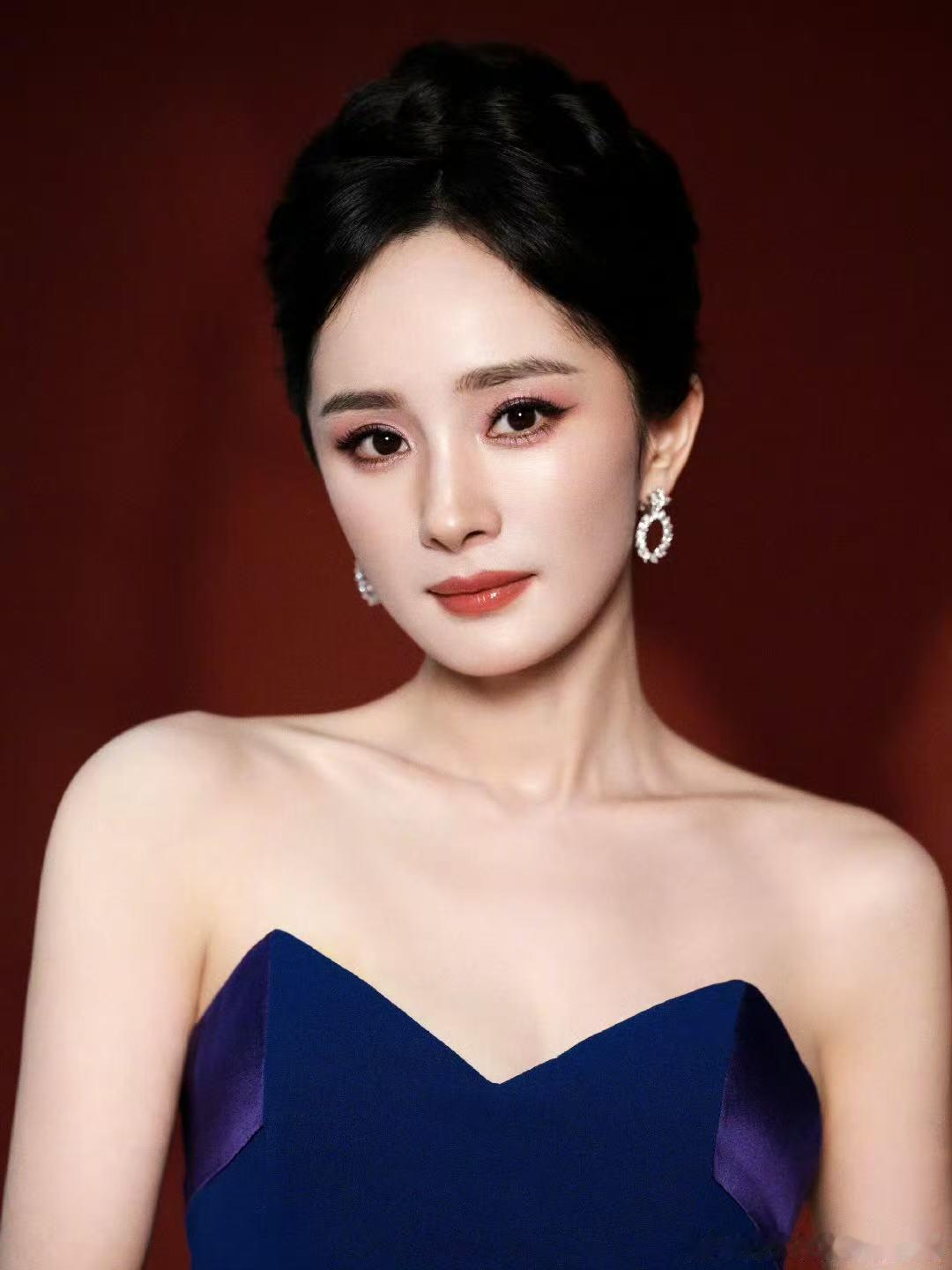 杨幂即将出席尖叫之夜 幂姐出征！！！期待～ 