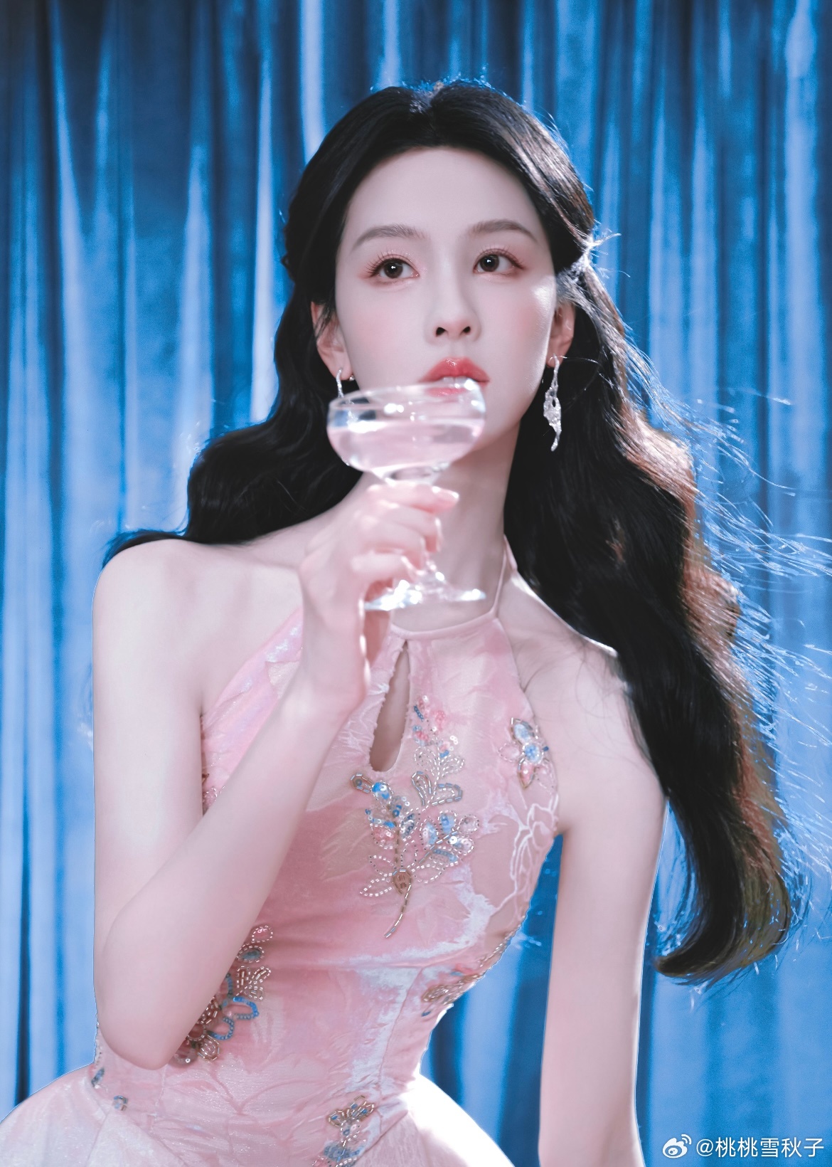 鞠婧祎陈都灵名字适配度鞠婧祎陈都灵名字好配 真的别蹭了 抱走嘟嘟没有CP感别硬营