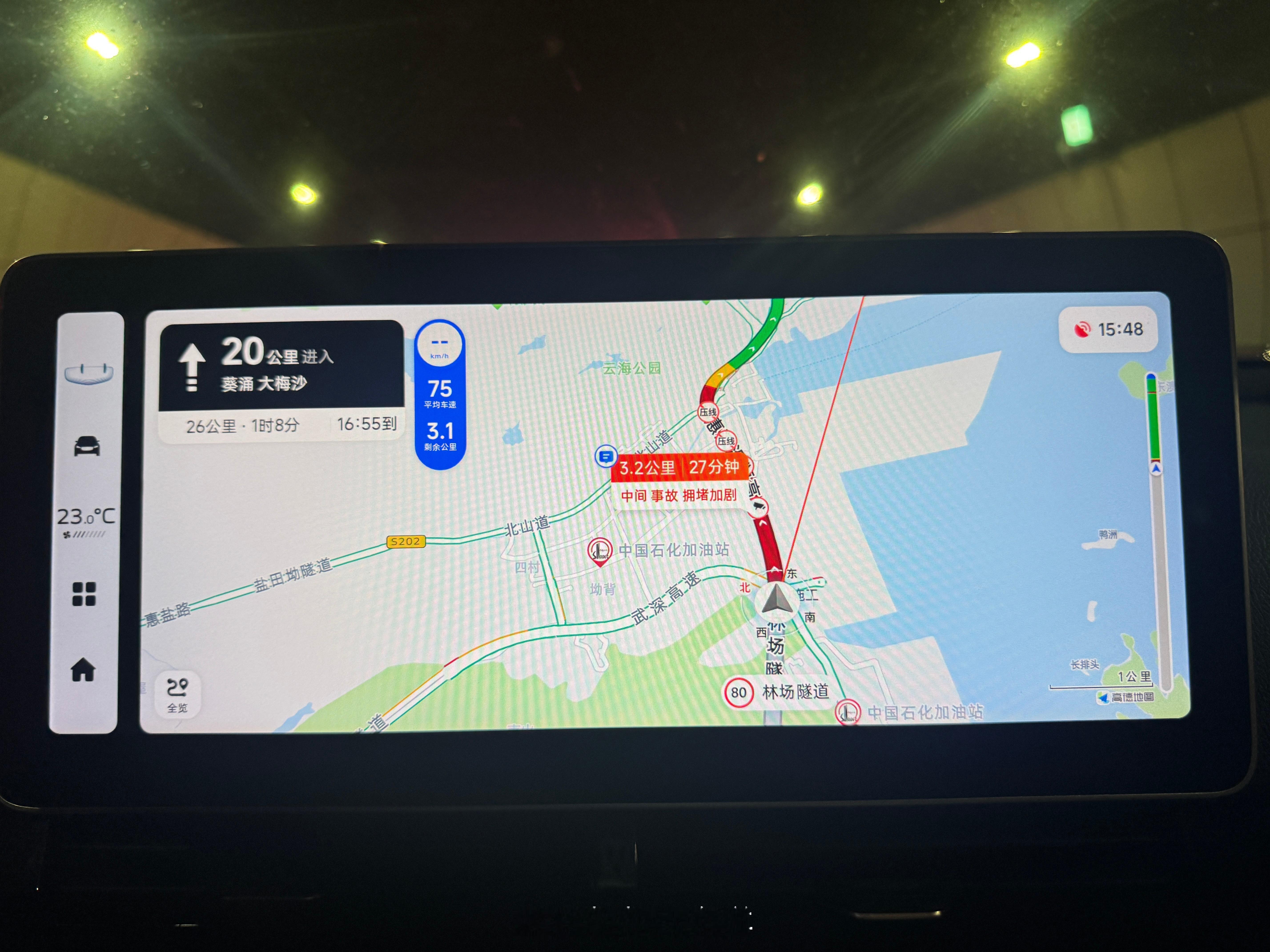 老天奶啊这么堵下去我还能赶上李现今天出妆吗？ 深圳·盐田港