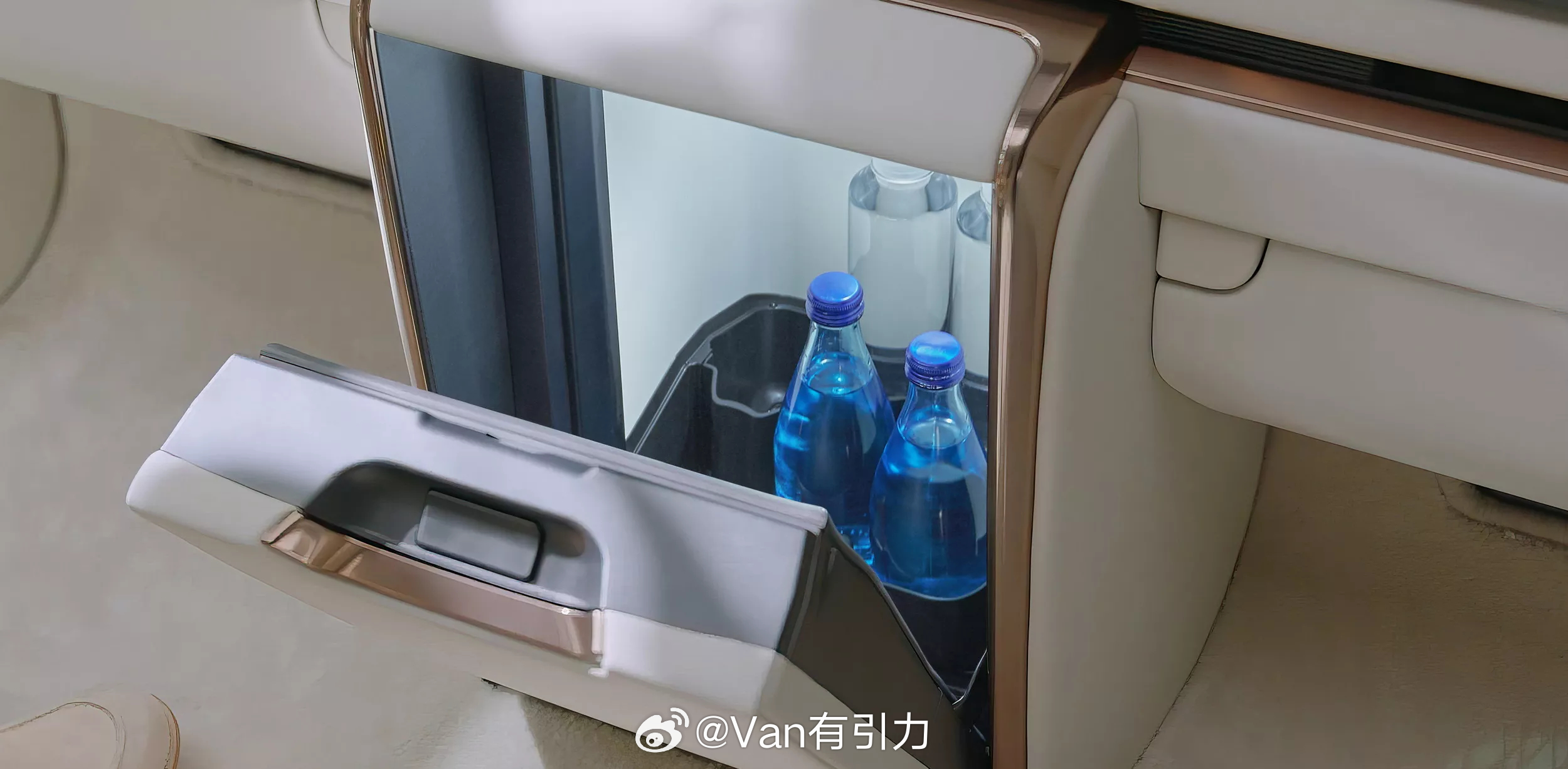 雷克萨斯发布了2026款LM500h，只做了一些细节改进，例如增加了中式豪华MP