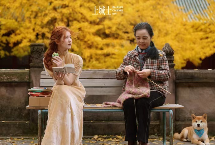 赵露思上城士秋日电影感封面赵露思上城士秋日电影感封面，赵露思杂志封面上新，秋日氛