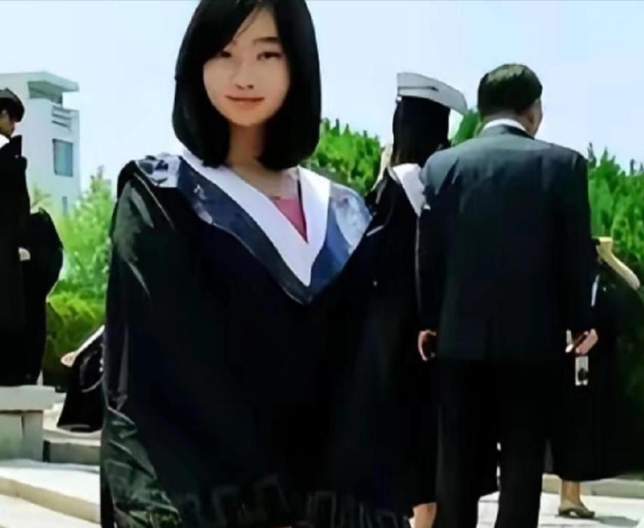 2008年，山东大学一个女孩，在睡梦中梦见佛祖慈祥的对她说：“你是我座下的童子，