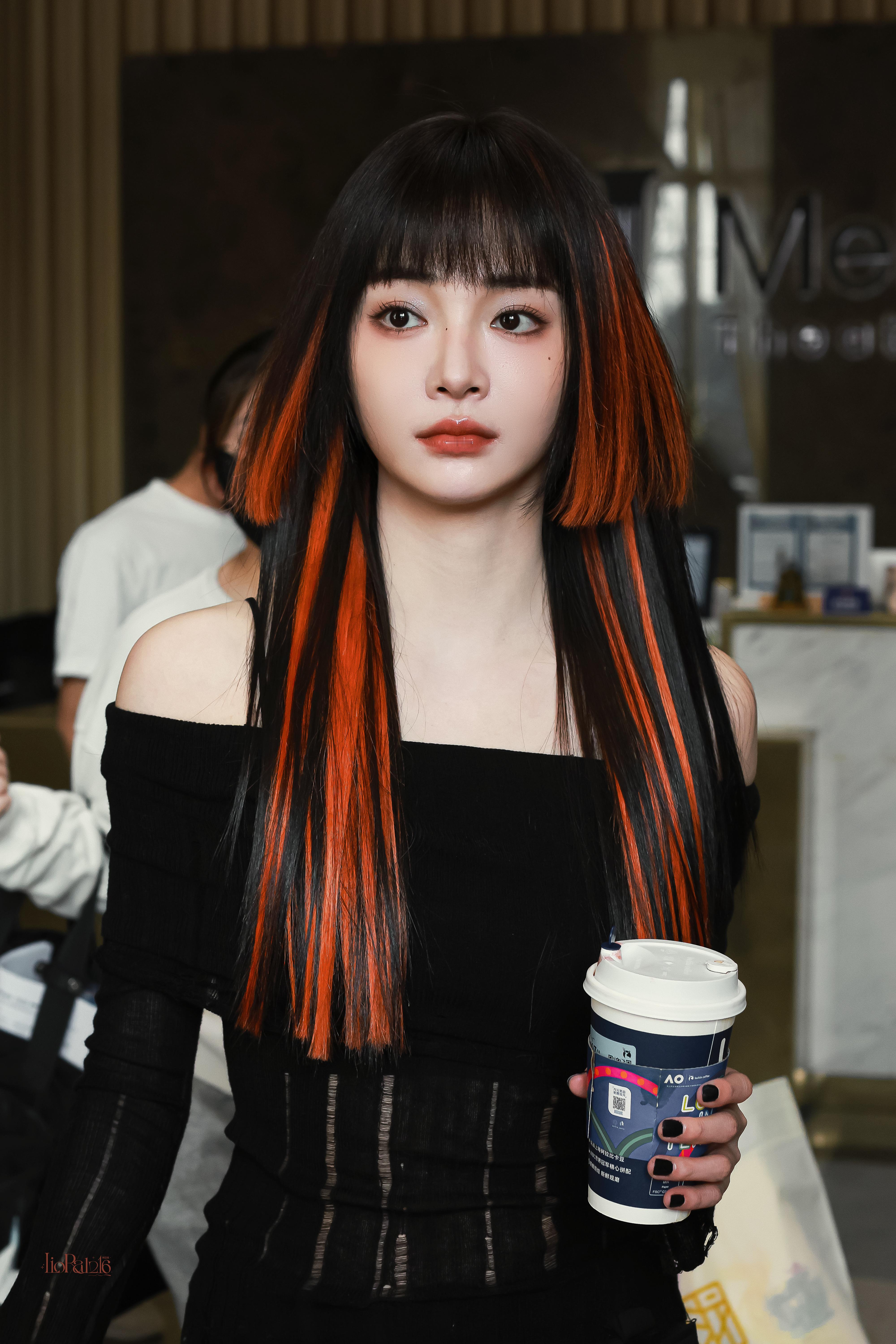 周洁琼 《明日乐园》今日出妆 