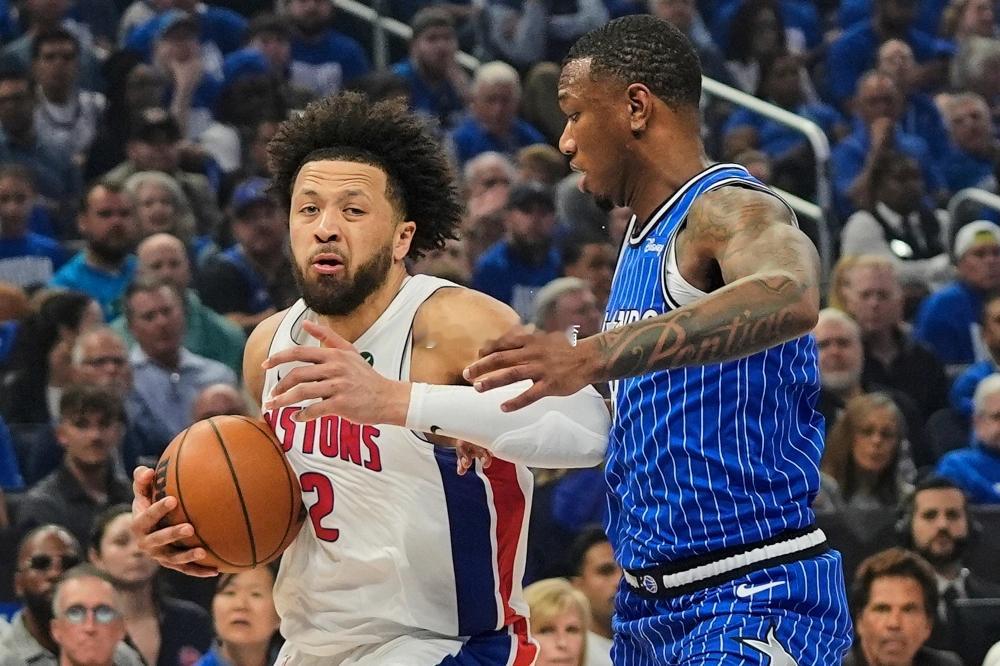 NBA季后赛，活塞客场88-94不敌魔术。活塞当家球星坎宁安虽然交出25分9篮板