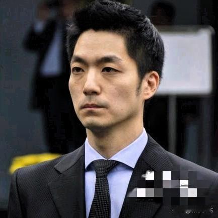 别以为蒋万安的名字由来跟万安县有关系，别以为蒋万安在上海骑过脚踏车一副很接地气亲