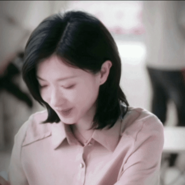 #万茜[超话]# 我服了，这简直是噩梦，本来拿着这几张图想去理发店剪个同款，结果