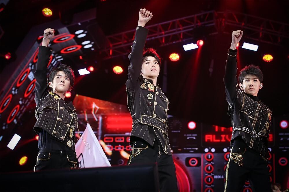 ##TFBOYS演唱会火爆，演唱会经济是下一个风口？


[凝视]前几天的TFB