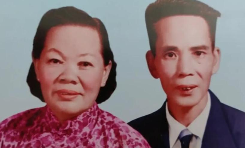 1947年，在雅加达街边摆摊的梅州夫妻，收养了一个印尼弃婴，谁料这个男孩越长越凶