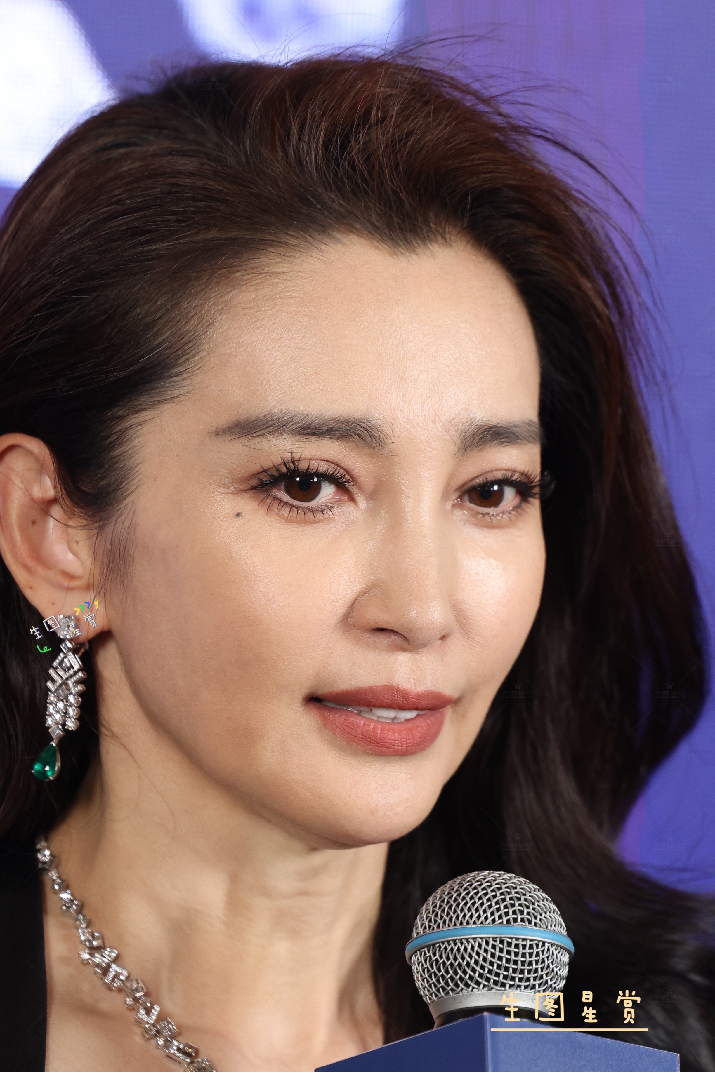 李冰冰伯爵珠宝红毯52岁抗住了原相机怼拍的镜头 