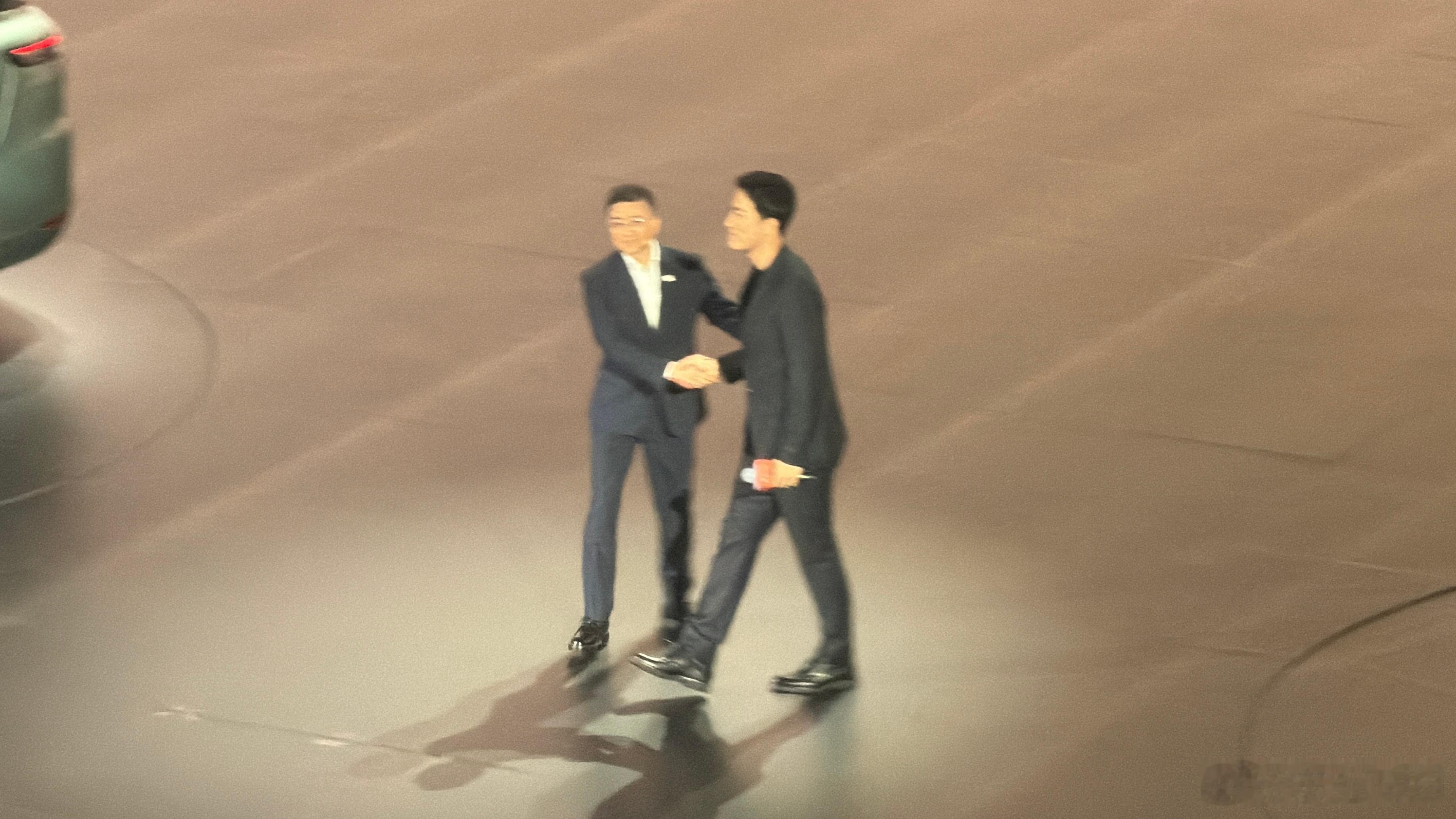 智己找了个契合的代言人，刘翔的上海风格和智己很搭，强化了品牌调性～智己ls8今日