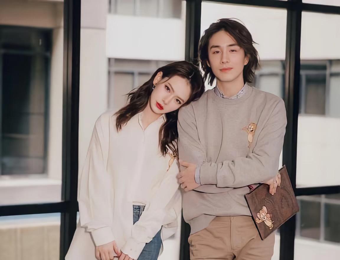 刷综艺，有幸看到李承铉，亲眼所见，他真的不是大家说的“没分寸”，实际他的直白里藏