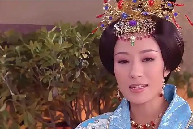 正统十四年，明英宗在土木堡被瓦剌军队俘虏，大臣于谦等人拥立英宗之弟朱祁钰登基，将