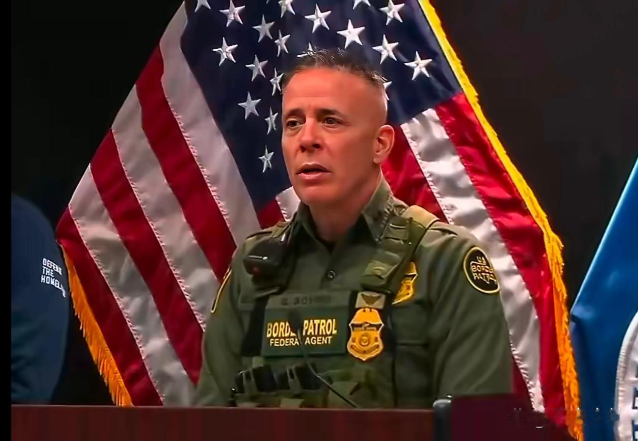 美国《大西洋月刊》报道称，格雷戈里·博维诺被解除了边境巡逻队特派指挥官的职务，重