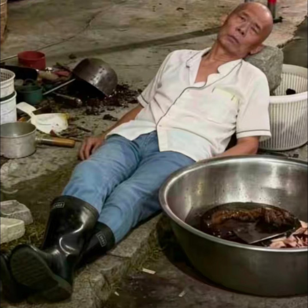 爆火鸡煲店老板称用的冰冻鸡笑死！前几天还看到他开个小号黑自己家店，然后因为一天不