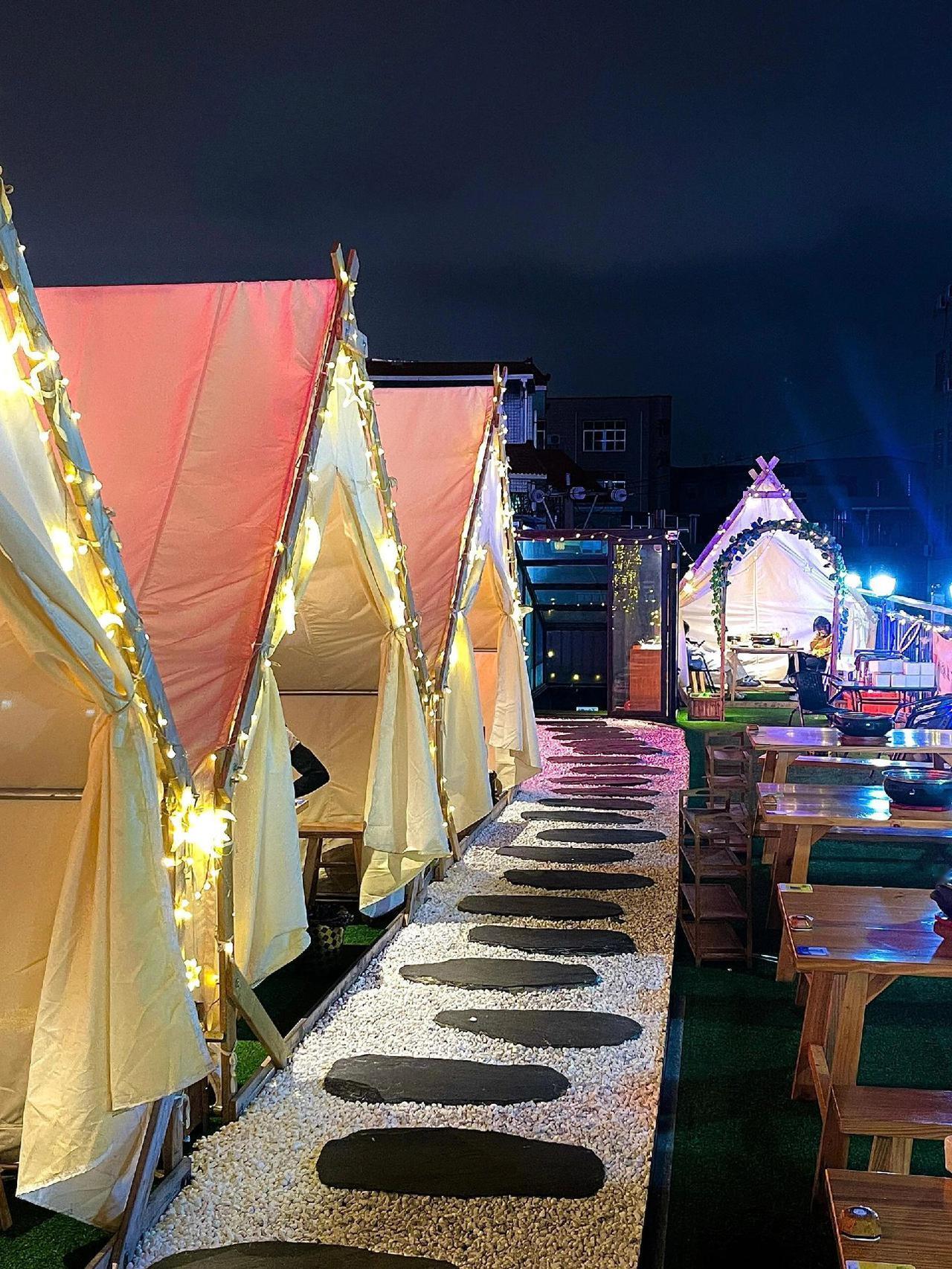 ⛺️露营帐篷的天台烤肉丨炭格里烤肉🍖|||厌倦了忙碌的城市生活，就来感受一下喧