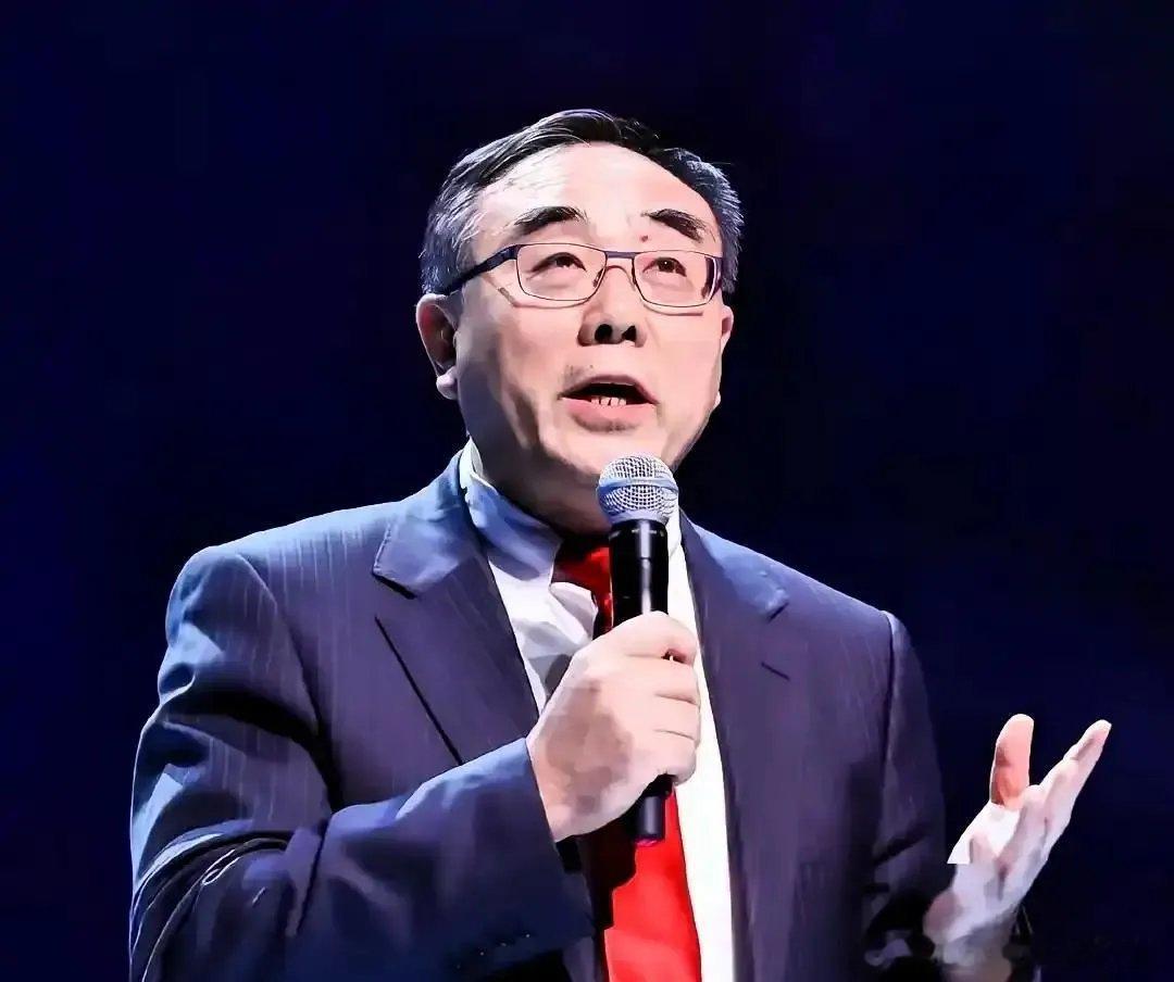 昨天刘纪鹏的直播间真是挤爆了，最高在线25万人，这热度，说是千万人围观都不夸张。