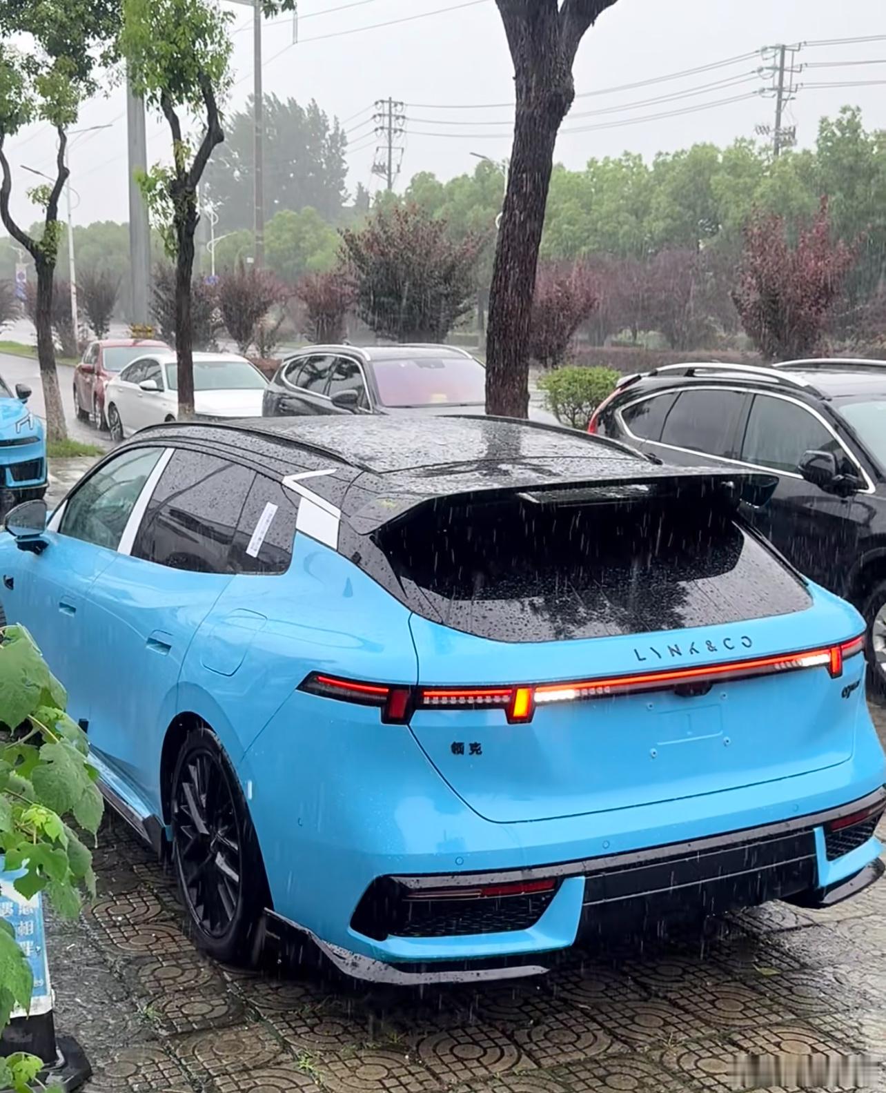 贴地飞行领克07GT预售16.58万起 年轻人的第一台性能猎装车来了，领克07G