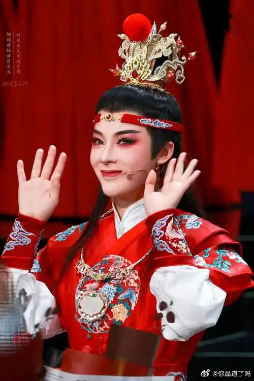 【近期热点速览】1. 李亚鹏与亲哥哥李亚炜和解，李亚炜通过微博表达对弟弟的理解与