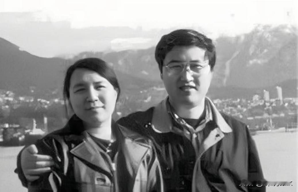 “她活该！”2002年，一位留美女博士和丈夫回国探亲时，竟被父亲活活砍死。而父亲