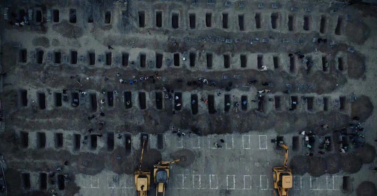 伊朗媒体发布象征性照片：为在米纳卜（Minab）的学校遭美以袭击后遇难的女孩所建