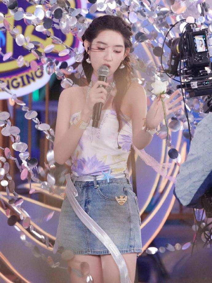 这次是真的歌手王玉雯上线了王玉雯全开麦《别让爱掉落》直接唱到我心里，原来王姐唱歌