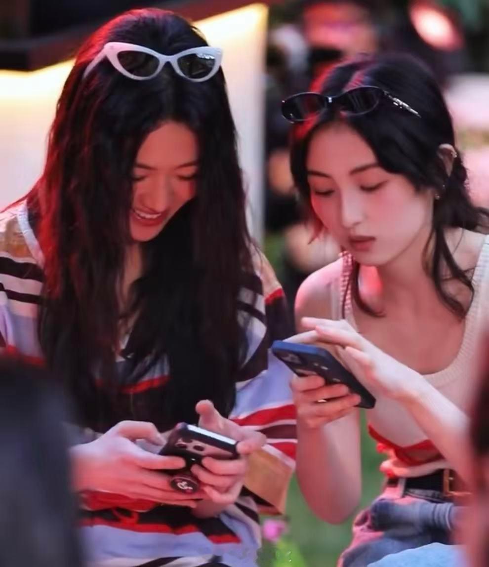 向涵之张子枫加微信向涵之张子枫加微信了！向涵之张子枫加联系方式